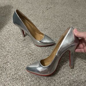 Silver pumps *SOLD*
